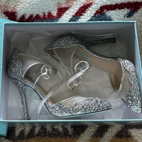 Blue By Betsey Johnson Silver Glitter Stela Pump Heels Size 7 - Picture 11 of 12